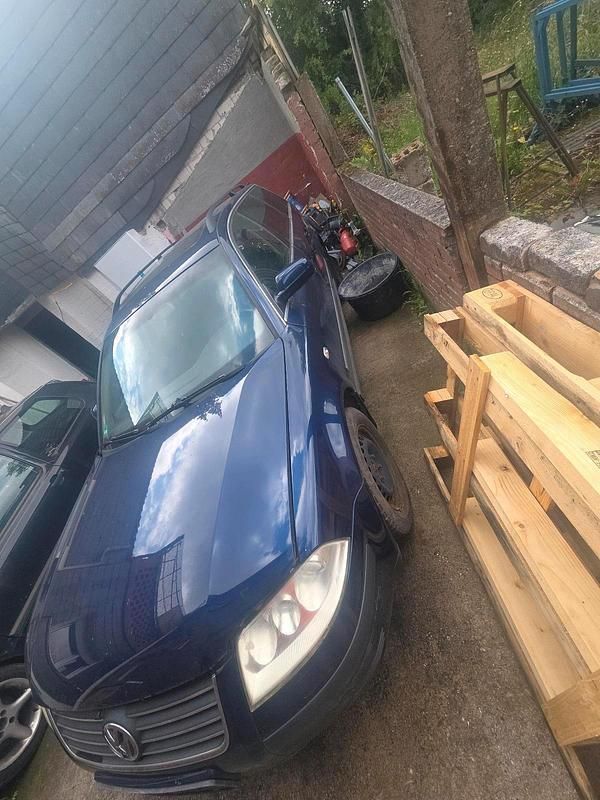 Blau Gebraucht 2002 VW Passat Kombi | 380 € (Superpreis) - Bild 1/4