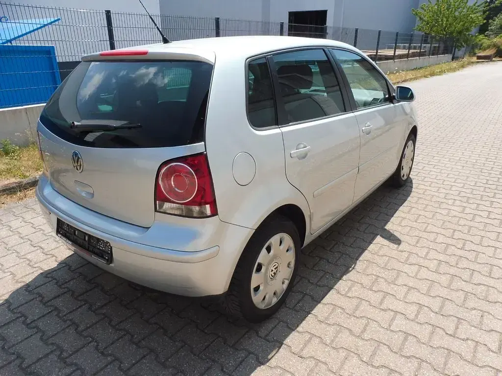 Gebraucht VW Polo Comfortline 80 PS (58 kW) 2009 Silber Kleinwagen