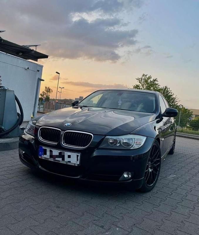 Schwarz Gebraucht 2010 BMW 318 Limousine | 4.950 € (Guter Preis) - Bild 1/4