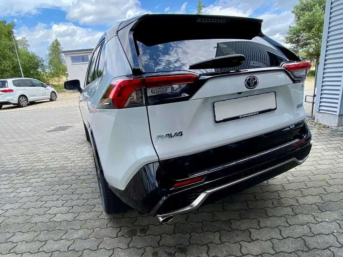 Gebraucht Toyota RAV4 Hybrid Sport 185 PS (136 kW) 2023 Weiß SUV