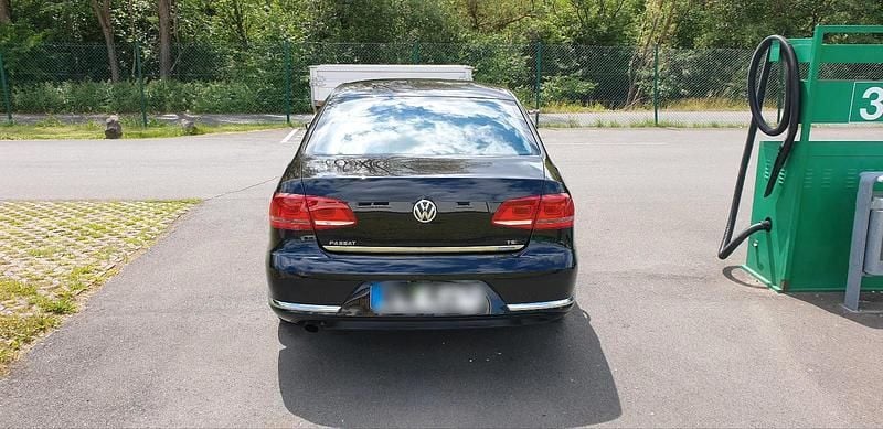Gebraucht VW Passat 122 PS (89 kW) 2011 Schwarz Limousine