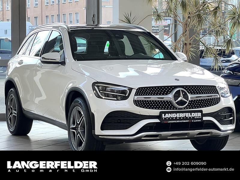 Polarweiss unilack Gebraucht 2021 Mercedes GLC300 AMG line SUV | 37.999 € (Fairer Preis) - Bild 1/4
