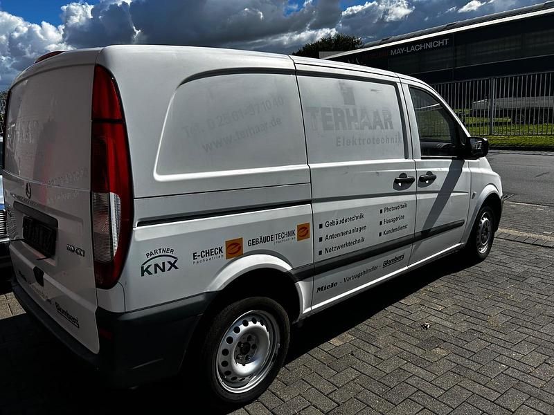 Weiß Gebraucht 2011 Mercedes Vito Kombi | 5.500 € - Bild 1/4
