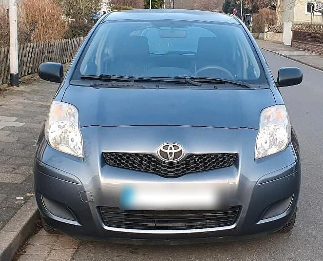 Gebraucht Toyota Yaris 69 PS (50 kW) 2009 Grau Kleinwagen
