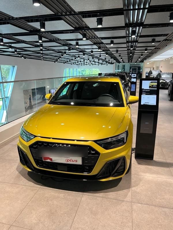 Gelb Gebraucht 2023 Audi A1 Sportback Kleinwagen | 20.970 € (Guter Preis) - Bild 1/4
