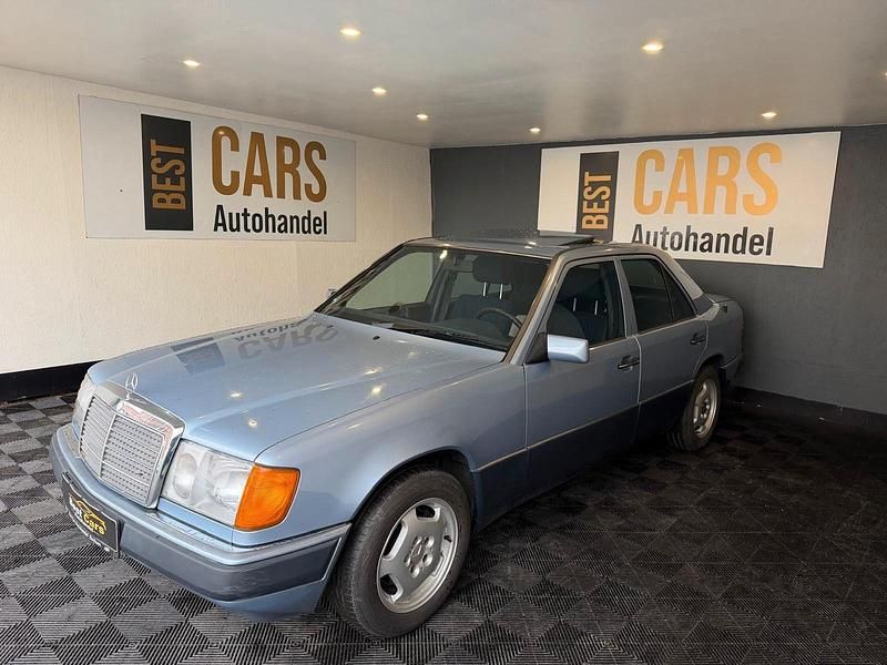 Second-hand Mercedes E230 132 CP (97 kW) 1991 Albastru Berlinǎ