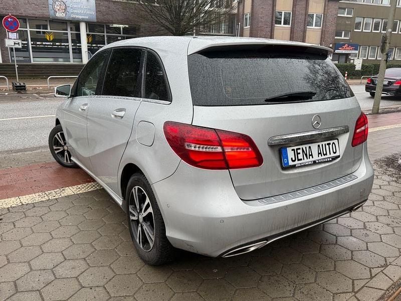 Gebraucht Mercedes B220 177 PS (130 kW) 2016 Silber Van / Kleinbus