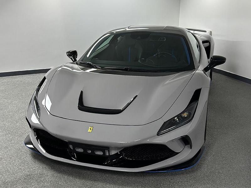 Grau Gebraucht 2022 Ferrari F8 | 378.450 € - Bild 1/4