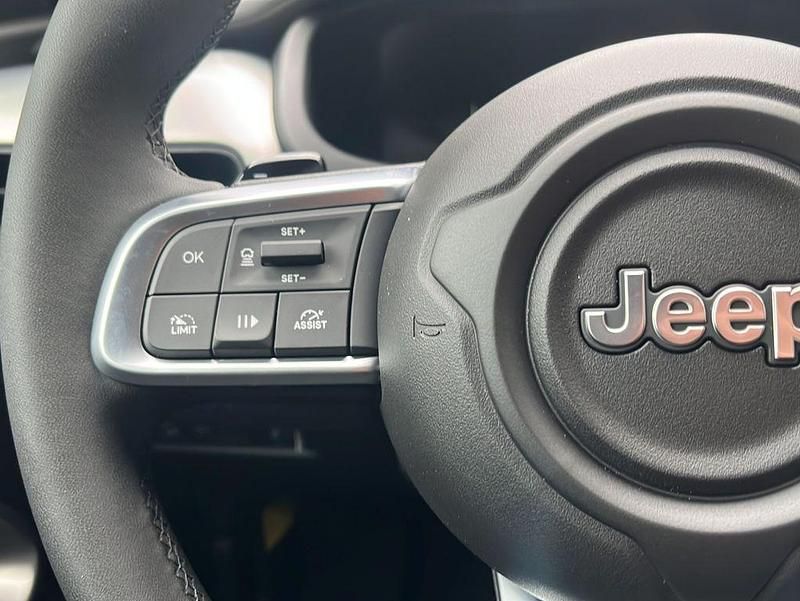 Neu Jeep Avenger Summit 110 PS (80 kW) 2026 Grau SUV