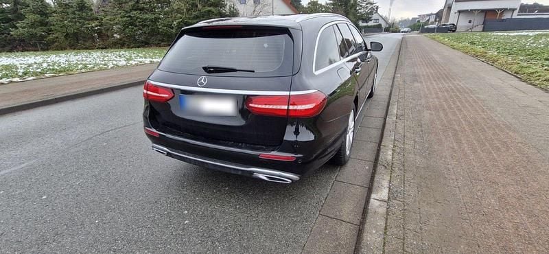 Gebraucht Mercedes E220 Avantgarde 194 PS (142 kW) 2018 Schwarz Kombi