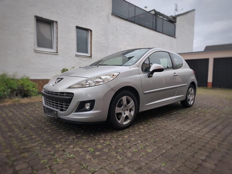 Silber Gebraucht 2011 Peugeot 207 Premium Kleinwagen | 5.990 € (Teuer) - Bild 1/4