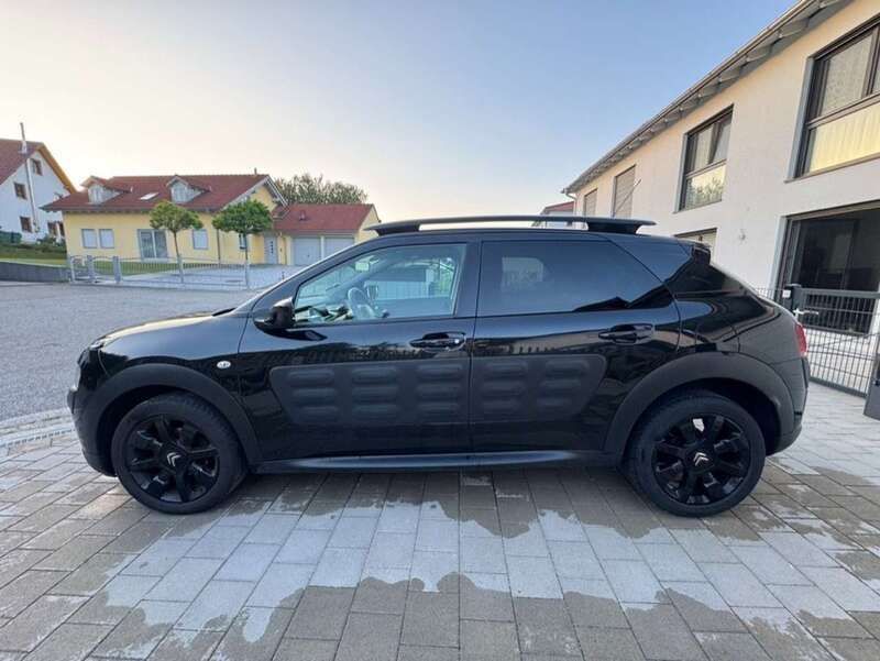 Schwarz Gebraucht 2015 Citroën C4 Cactus PureTech Kleinwagen | 11.000 € (Teuer) - Bild 1/4