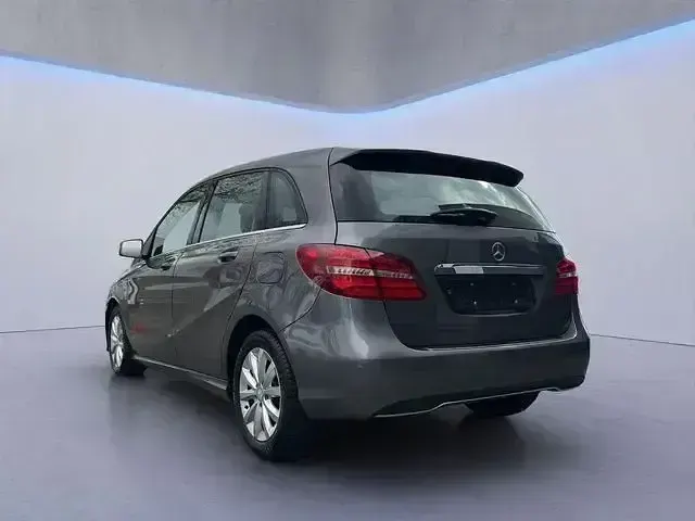 Gebraucht Mercedes B200 136 PS (100 kW) 2018 Mountaingraumet. Van / Kleinbus