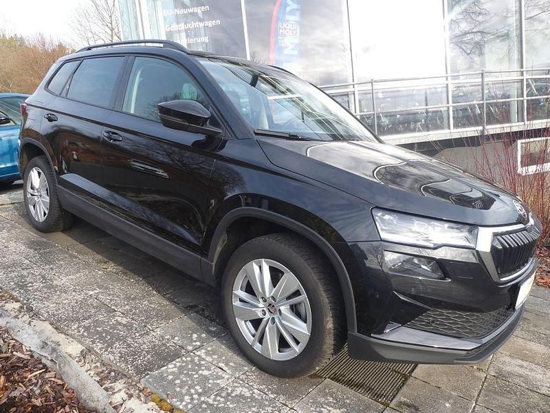 Schwarz Gebraucht 2024 Skoda Karoq Selection SUV | 31.900 € (Fairer Preis) - Bild 1/4