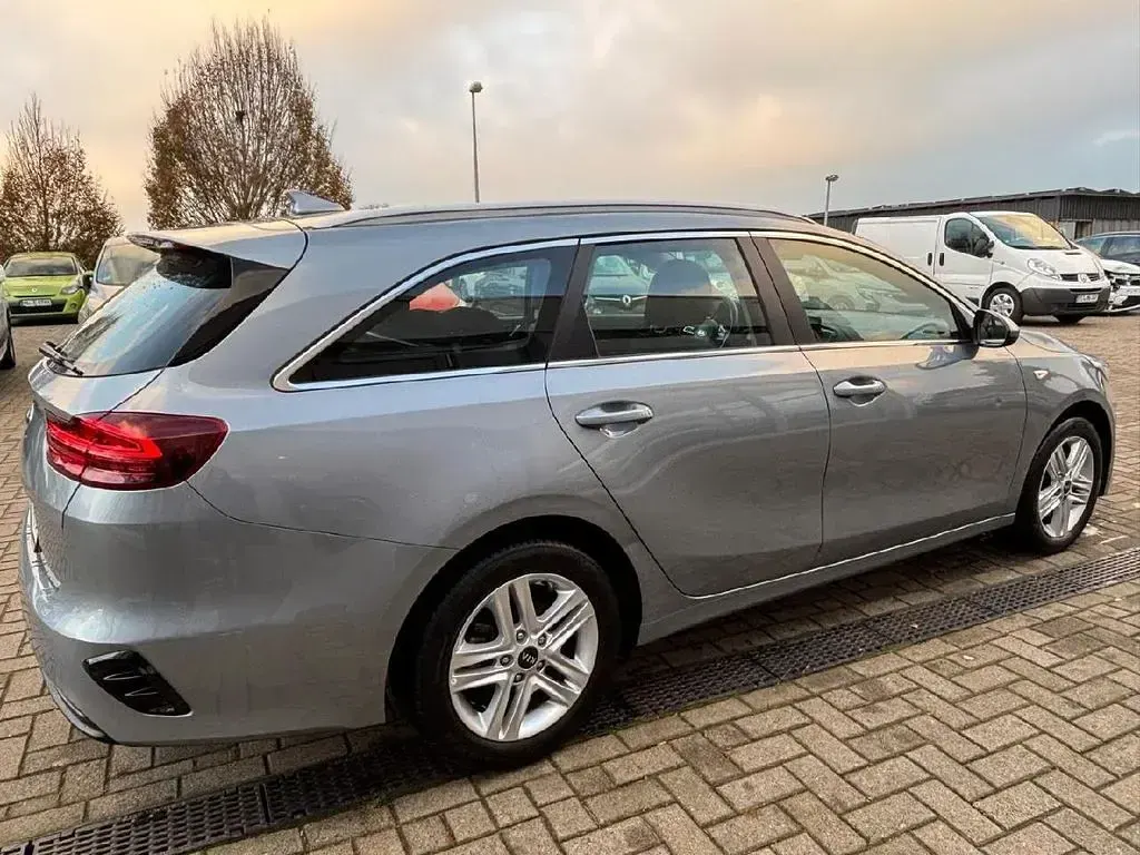 Gebraucht Kia Ceed Sportswagon Vision 160 PS (117 kW) 2021 Silber Kombi