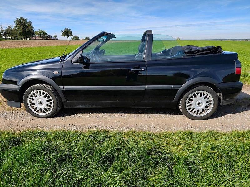 Schwarz Gebraucht 1996 VW Golf Cabriolet Comfortline Cabrio | 5.950 € - Bild 1/4