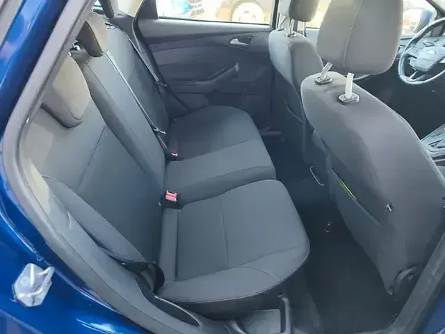 Usado Ford Focus Trend 125 CV (91 kW) 2018 Azul Berlina