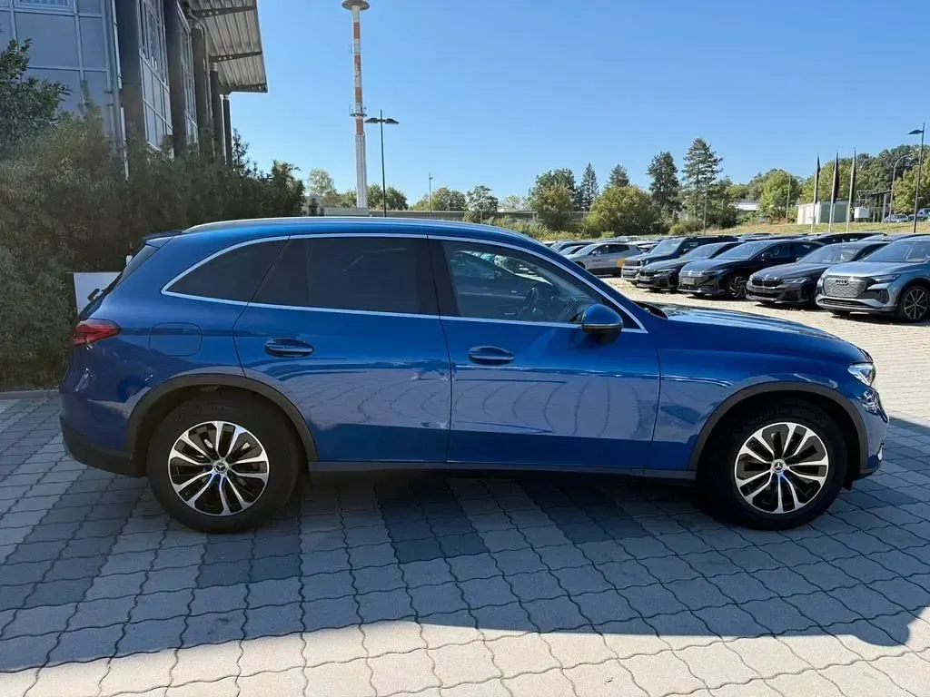 Gebraucht Mercedes GLC220 Avantgarde 197 PS (144 kW) 2023 Blau SUV