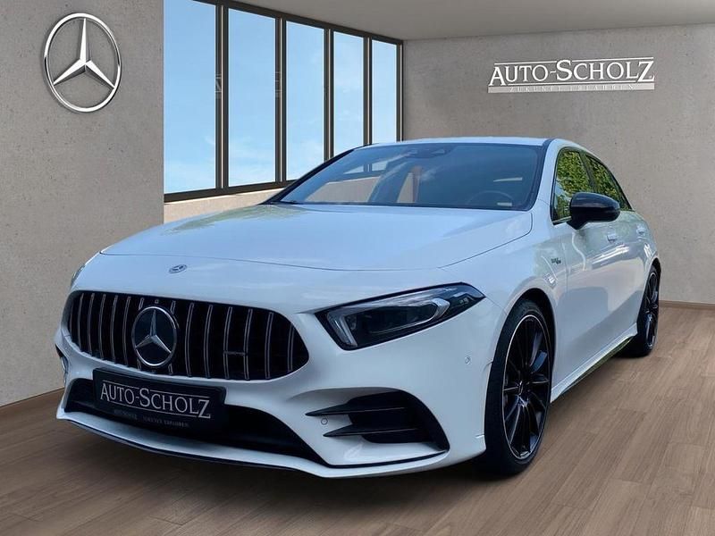 Weiß Gebraucht 2021 Mercedes A35 AMG AMG Limousine | 37.718 € (Fairer Preis) - Bild 1/4
