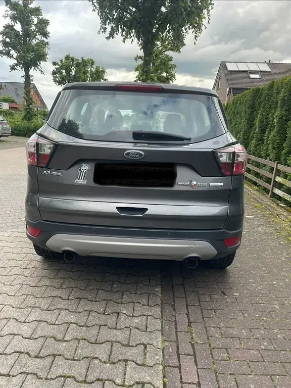 Gebraucht Ford Kuga Trend 110 PS (80 kW) 2017 Grau SUV