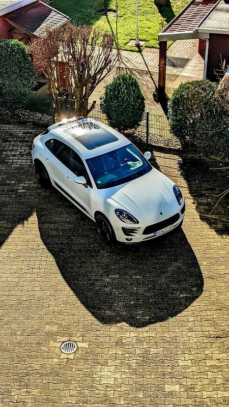 Weiß Gebraucht 2016 Porsche Macan SUV | 29.950 € (Etwas zu teuer) - Bild 1/4