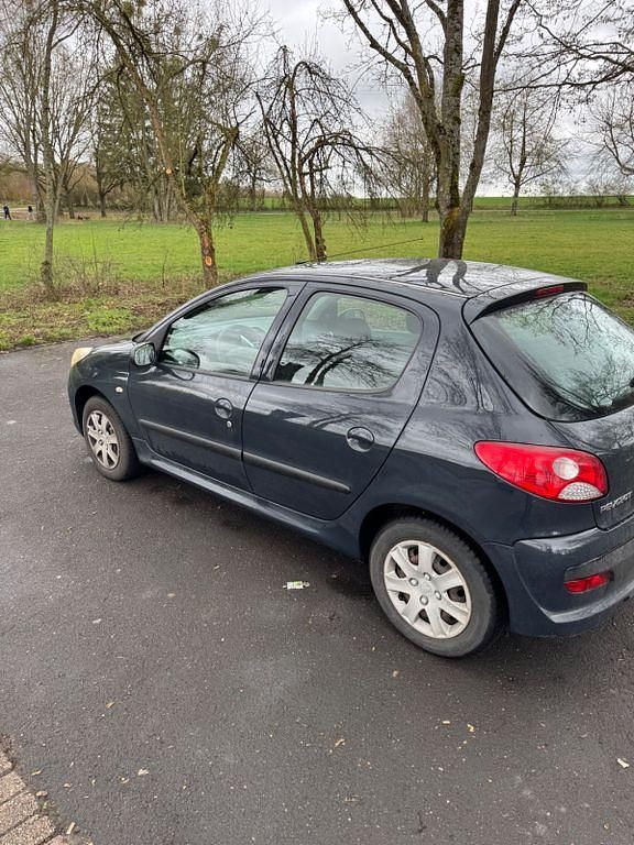 Gebraucht Peugeot 206+ 75 PS (55 kW) 2010 Schwarz Kleinwagen