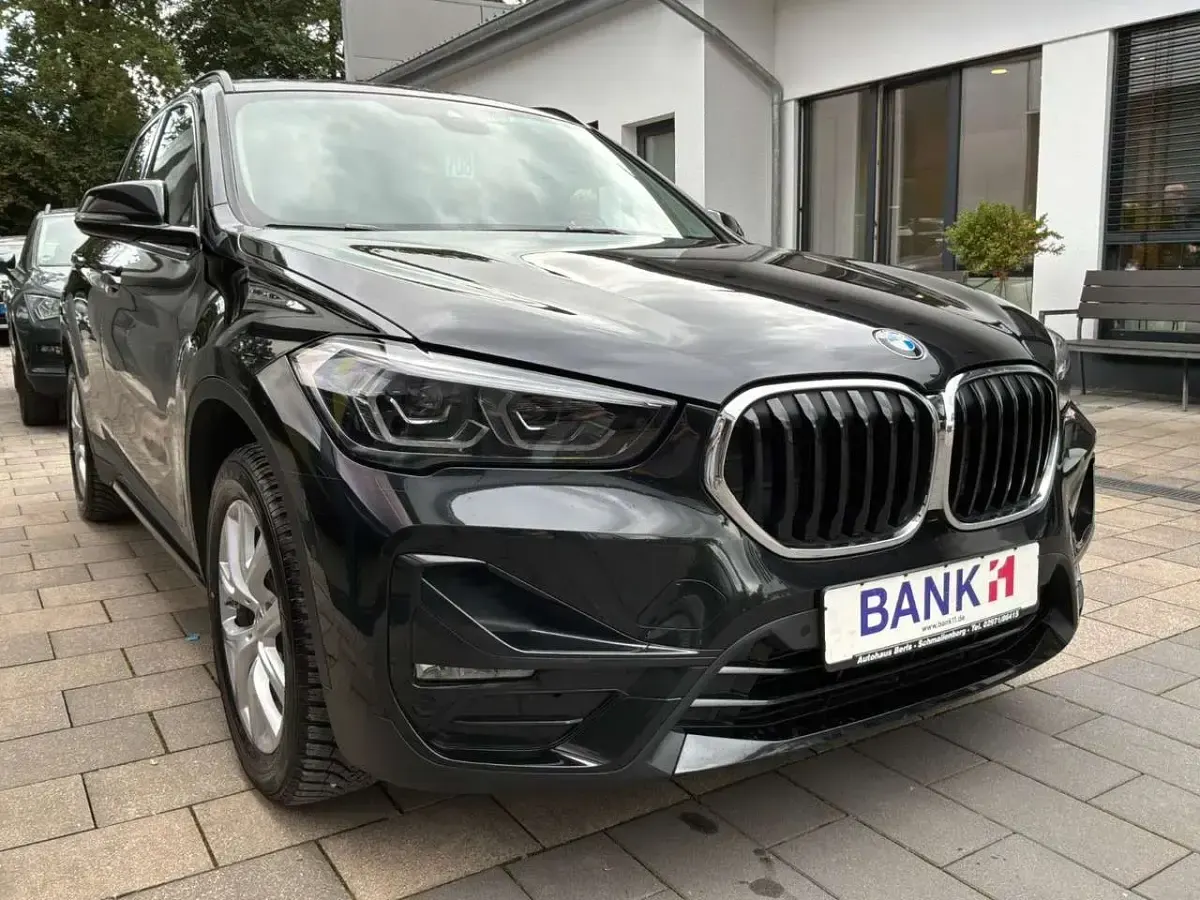 Gebraucht BMW X1 Sport Line 150 PS (110 kW) 2019 Saphirschwarz metallic (metallic) SUV