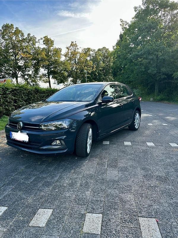 Grau Gebraucht 2018 VW Polo Kleinwagen | 11.950 € (Guter Preis) - Bild 1/4