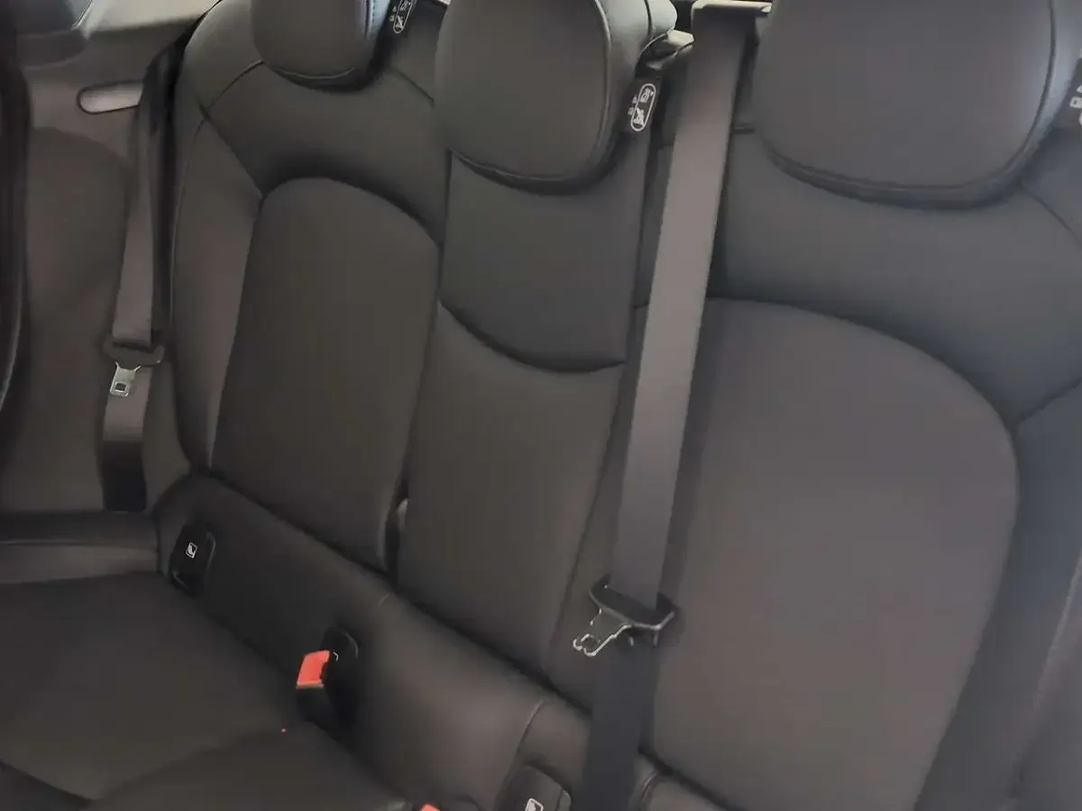 Gebraucht Mini Cooper 136 PS (100 kW) 2023 Schwarz Kleinwagen