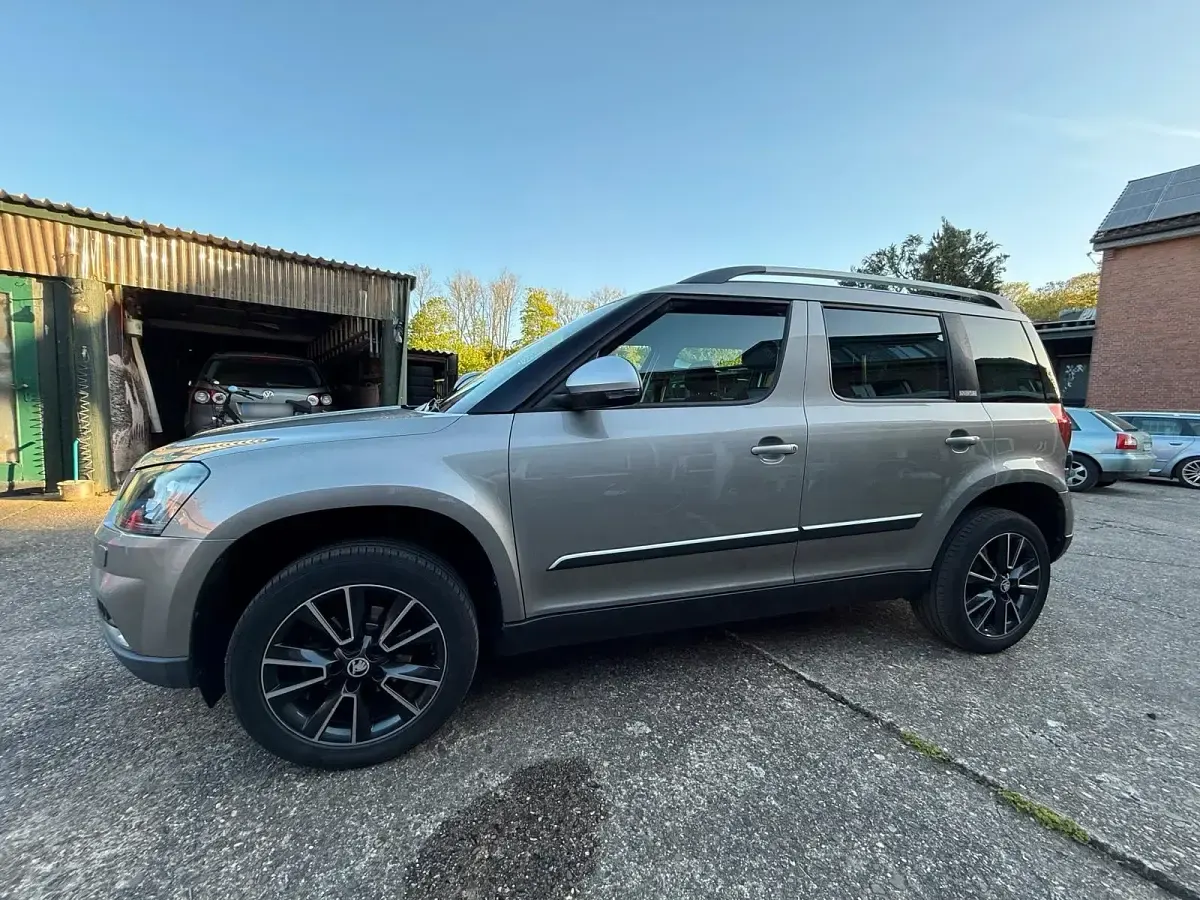 Gebraucht Skoda Yeti 122 PS (89 kW) 2015 Grau SUV