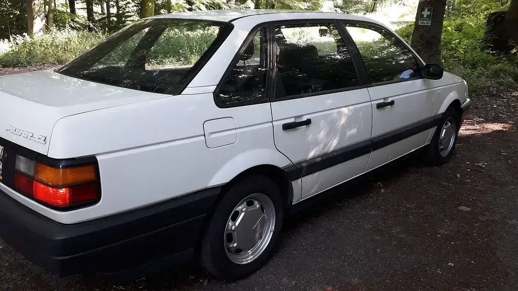 Gebraucht VW Passat 90 PS (66 kW) 1990 Weiß Limousine