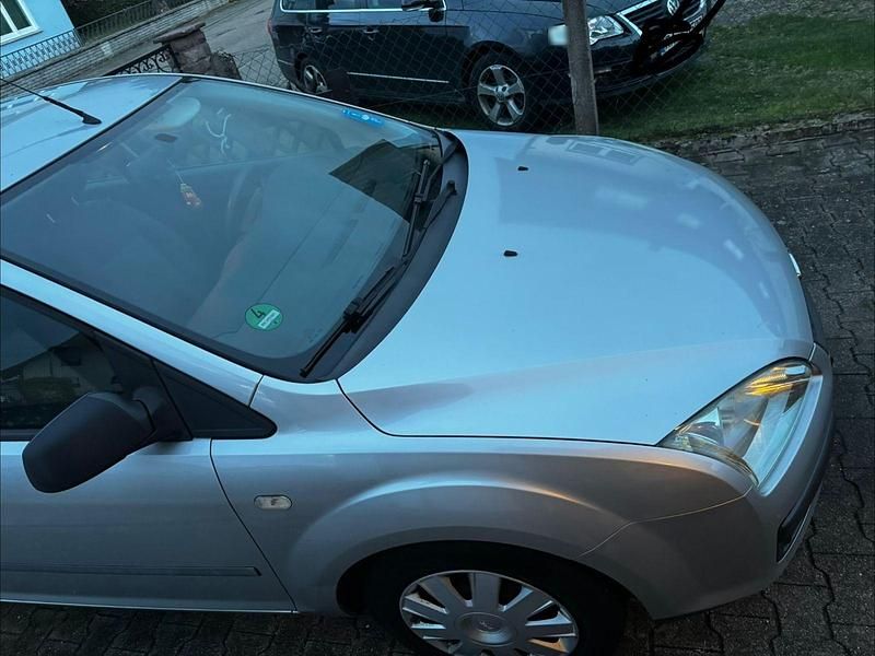 Gebraucht Ford Focus Ambiente 101 PS (74 kW) 2005 Silber Limousine