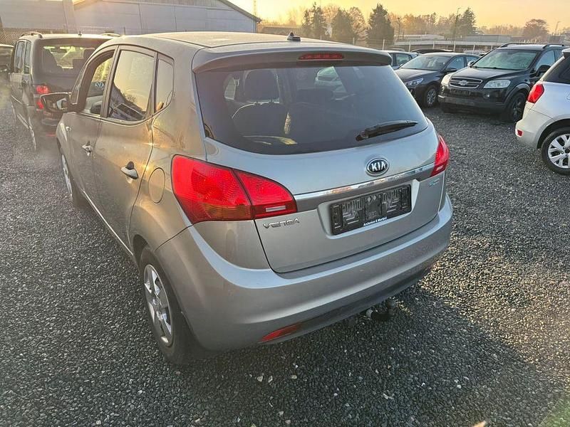 Gebraucht Kia Venga Attract 90 PS (66 kW) 2015 Beige Kleinwagen