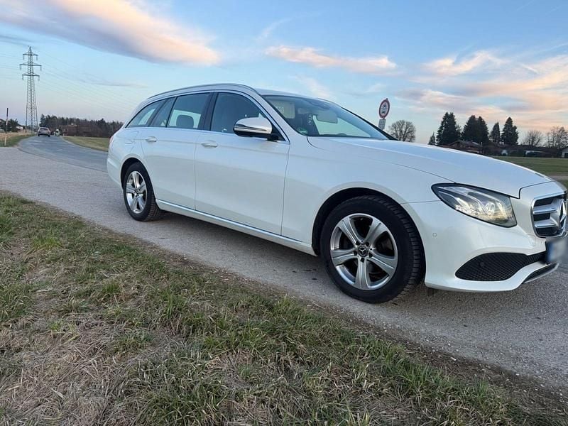 Gebraucht Mercedes E220 Avantgarde 194 PS (142 kW) 2017 Weiß Kombi