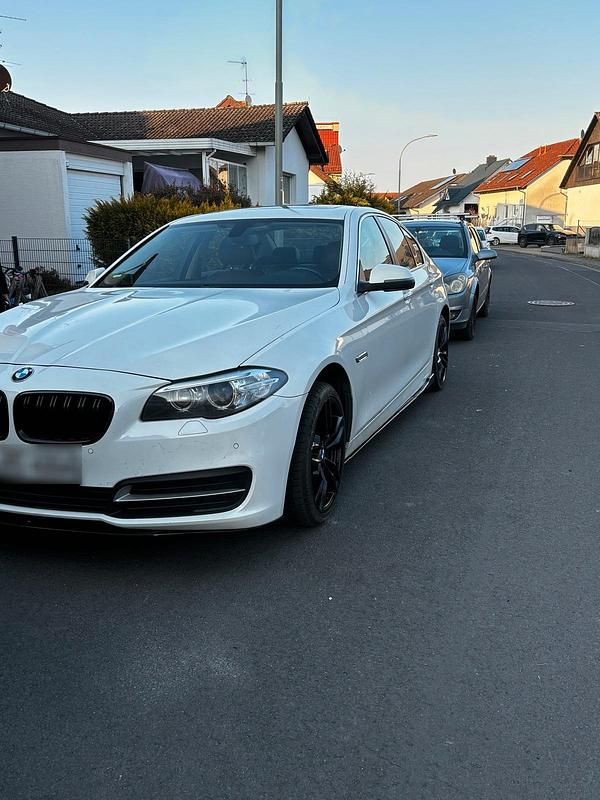 Gebraucht BMW 528 245 PS (180 kW) 2014 Weiß Limousine