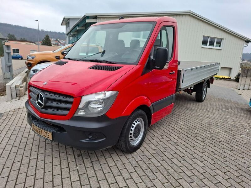 Rot Gebraucht 2015 Mercedes Sprinter Van | 16.399 € (Teuer) - Bild 1/4