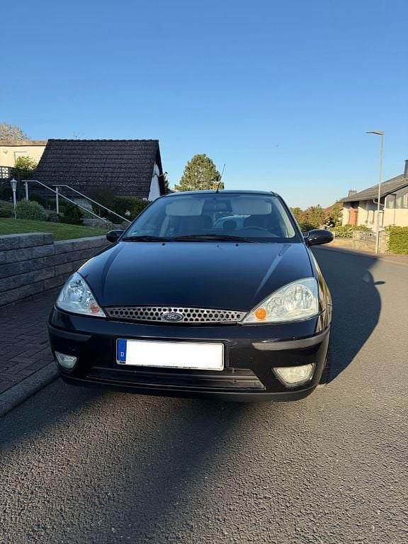 Second-hand Ford Focus 101 CP (74 kW) 2004 Negru Berlinǎ