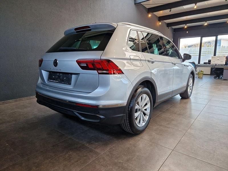 Gebraucht VW Tiguan Life 150 PS (110 kW) 2023 Silber SUV