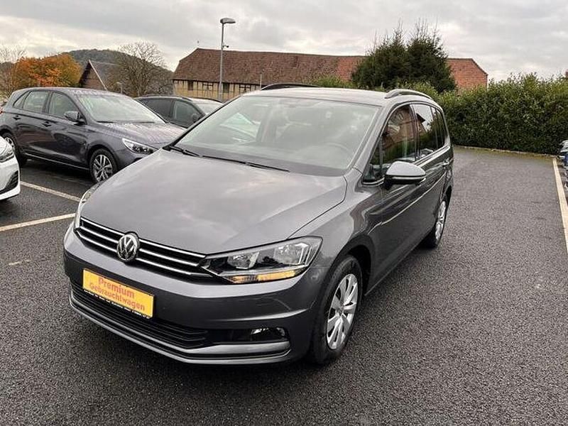 Grau Gebraucht 2018 VW Touran Comfortline Van / Kleinbus | 20.990 € (Guter Preis) - Bild 1/4
