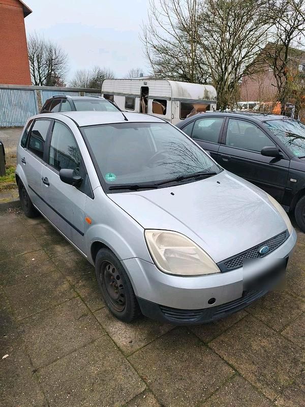 Silber Gebraucht 2004 Ford Fiesta Kleinwagen | 400 € (Guter Preis) - Bild 1/4