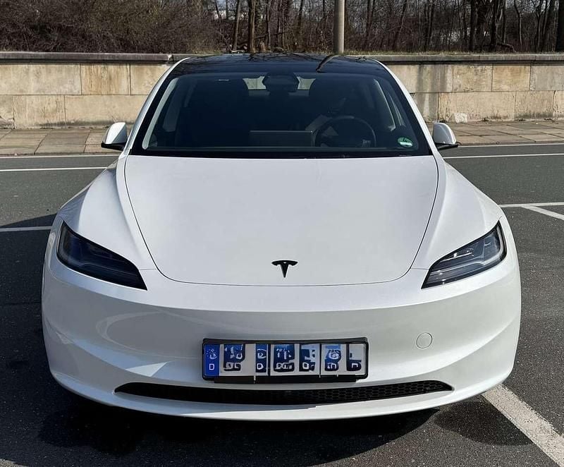 Gebraucht Tesla Model 3 Long Range RWD 235 kW (320 PS) 2024 Weiß Limousine