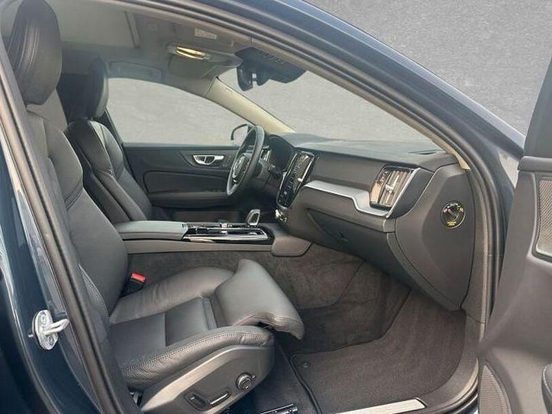 Gebraucht Volvo V60 Plus 349 PS (256 kW) 2025 Denim blue Kombi