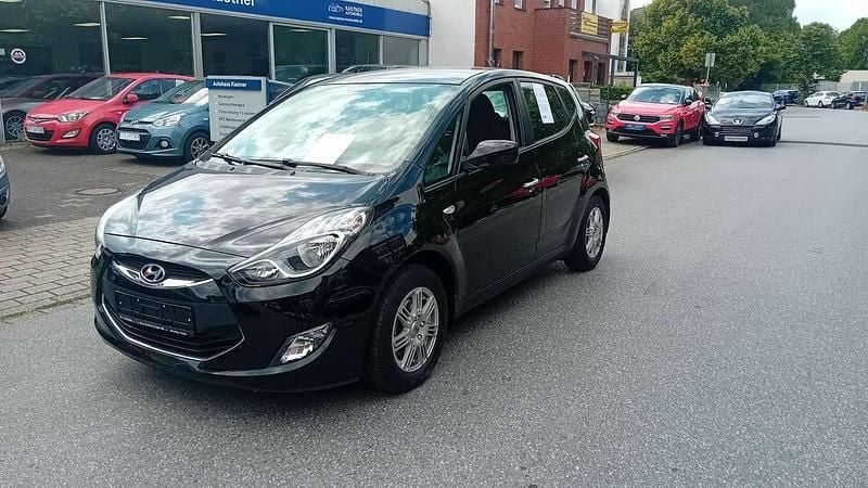 Phantom black / mic Gebraucht 2013 Hyundai ix20 Classic Van / Kleinbus | 7.599 € (Fairer Preis) - Bild 1/4
