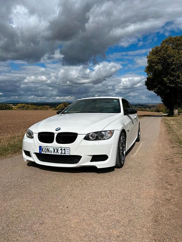 Weiß Gebraucht 2008 BMW 335 M Performance Coupé | 16.400 € (Fairer Preis) - Bild 1/4
