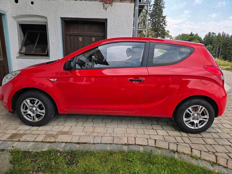 Rot Gebraucht 2010 Hyundai i20 Kleinwagen | 1.700 € (Superpreis) - Bild 1/4