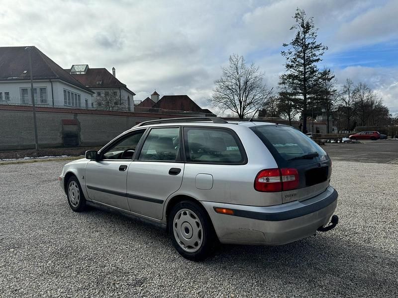 Gebraucht Volvo V40 101 PS (74 kW) 2003 Silber Kombi