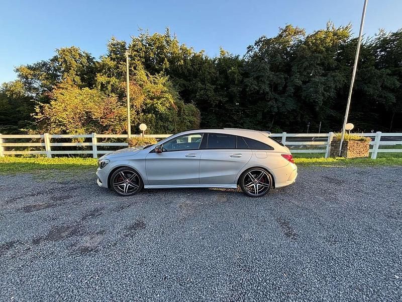 Silber Gebraucht 2016 Mercedes CLA250 Shooting Brake AMG Kombi | 20.500 € (Fairer Preis) - Bild 1/4