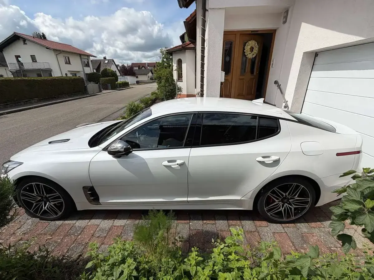 Gebraucht Kia Stinger 366 PS (269 kW) 2021 Weiß Kleinwagen