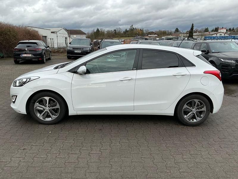 Gebraucht Hyundai i30 Edition 110 PS (80 kW) 2016 Weiß Limousine