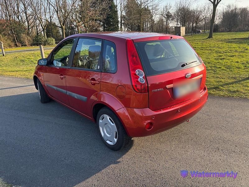 Gebraucht Ford Fiesta 80 PS (58 kW) 2008 Rot Kleinwagen